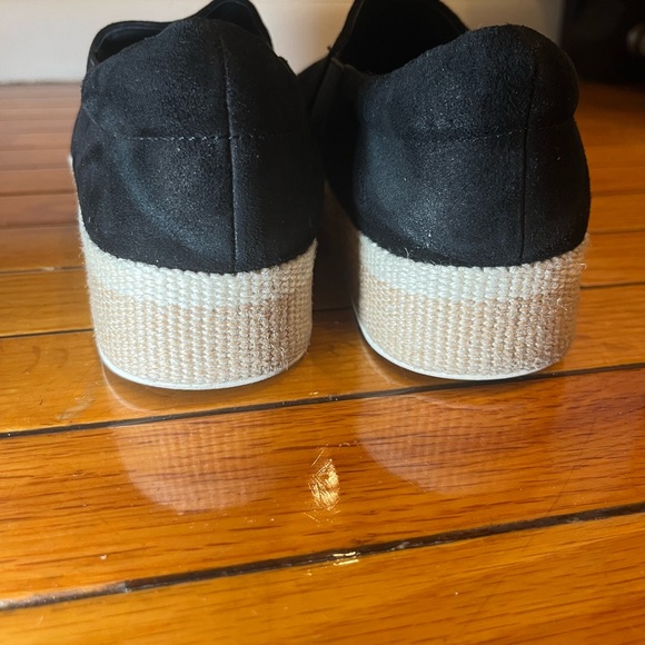 Vince Warren - Picture 9 of 10